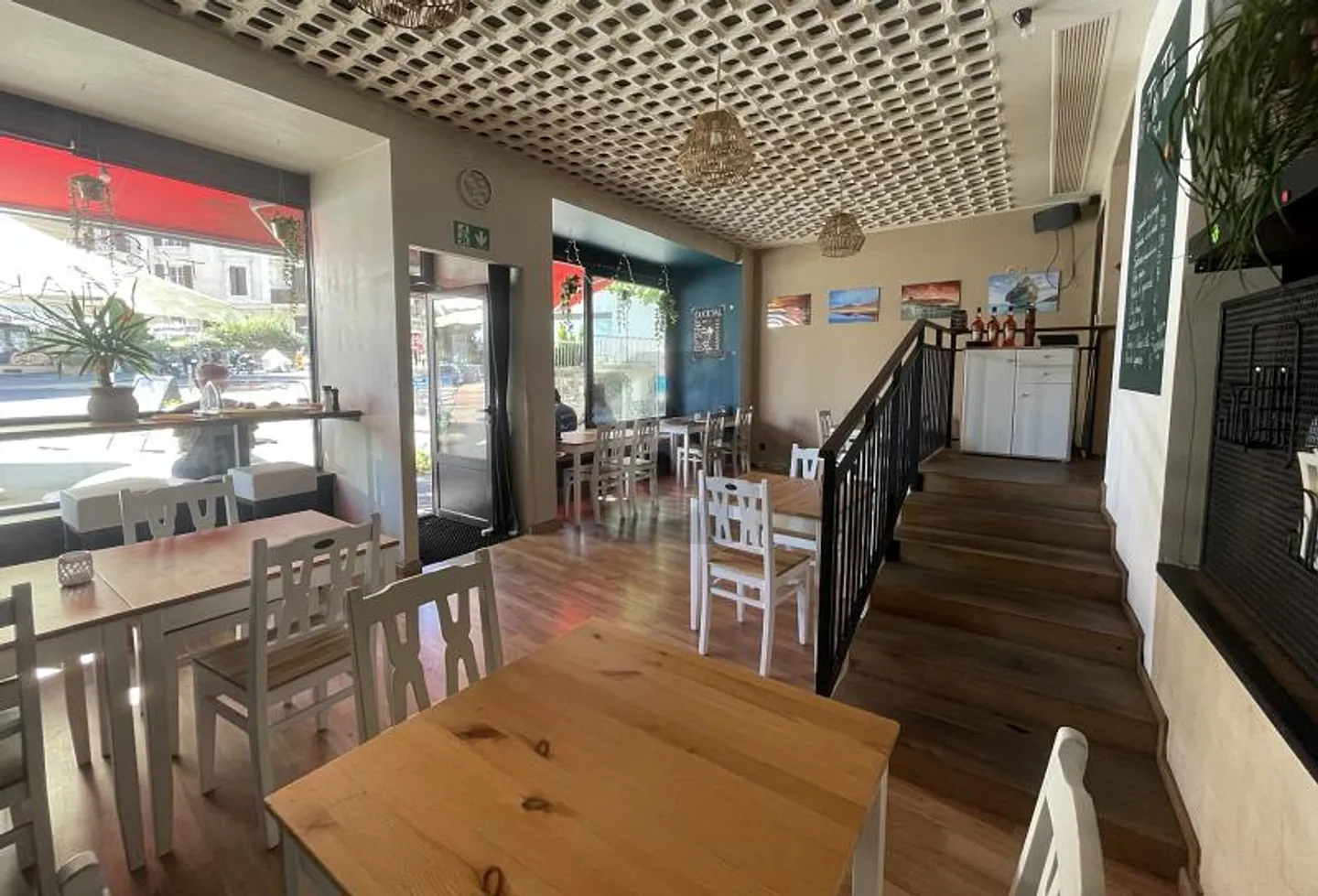 RISTORANTE SULL'AVENUE DES OISEAUX! - Foto 1 di 4