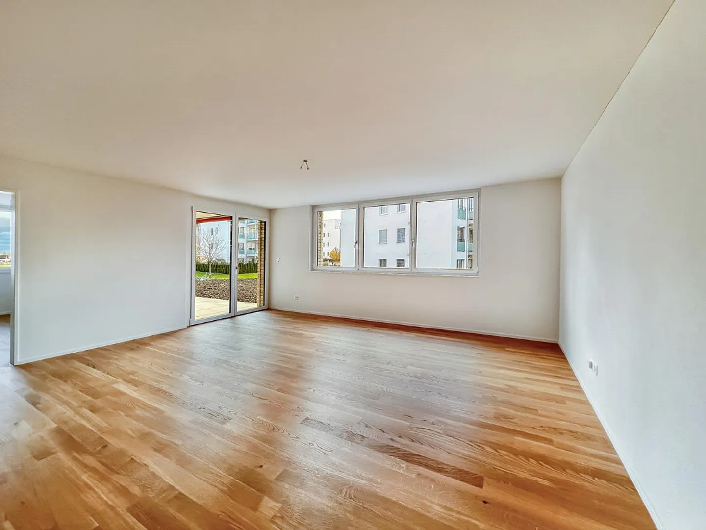 Modern seating apartment - Photo 5 of 9