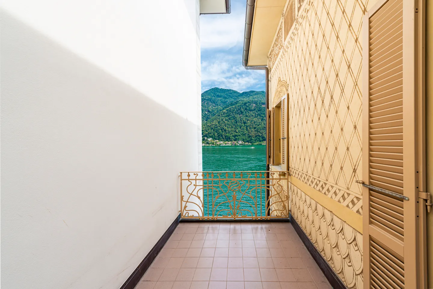 Typisches Tessiner Haus am Ufer des Morcote-Sees - Foto 6 von 21