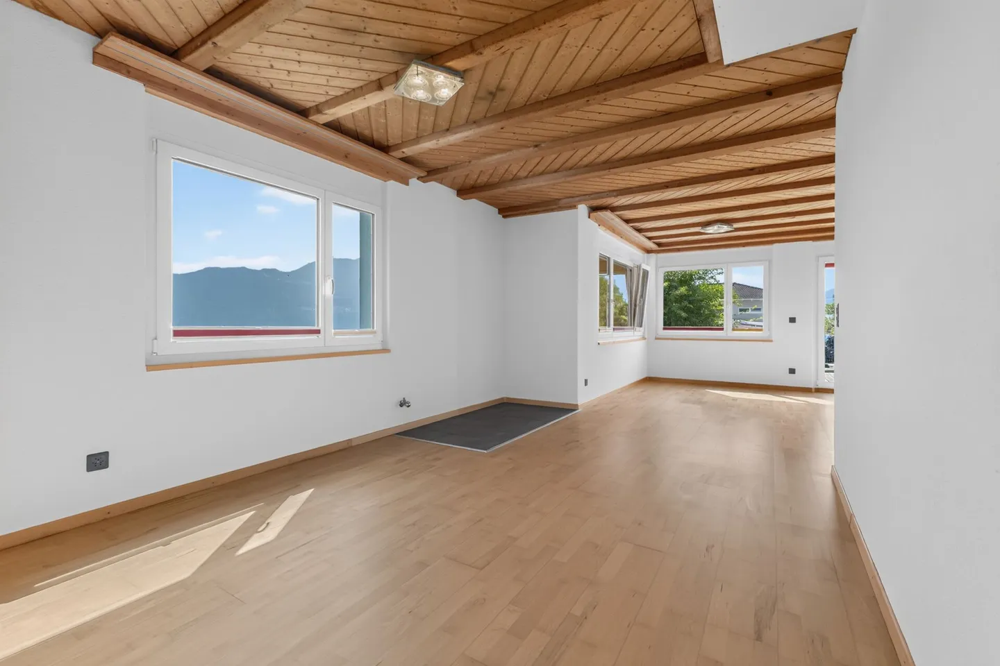Spacious 5.5-room single-family house in Sax - Photo 7 of 19