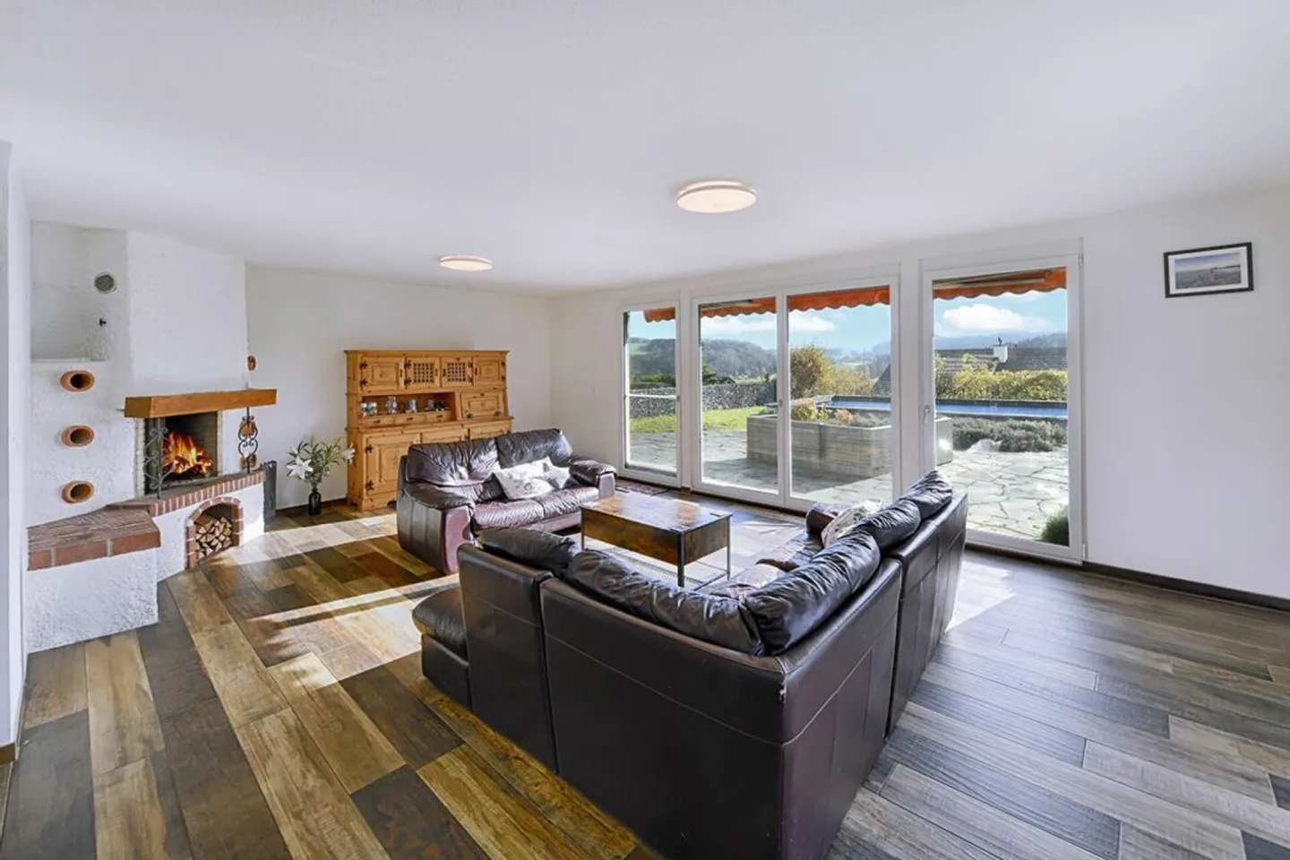 7.5-Zimmer Einfamilienhaus an ruhiger Lage mit Weitsicht, grossem Garten und Swimming Pool - Foto 2 von 14