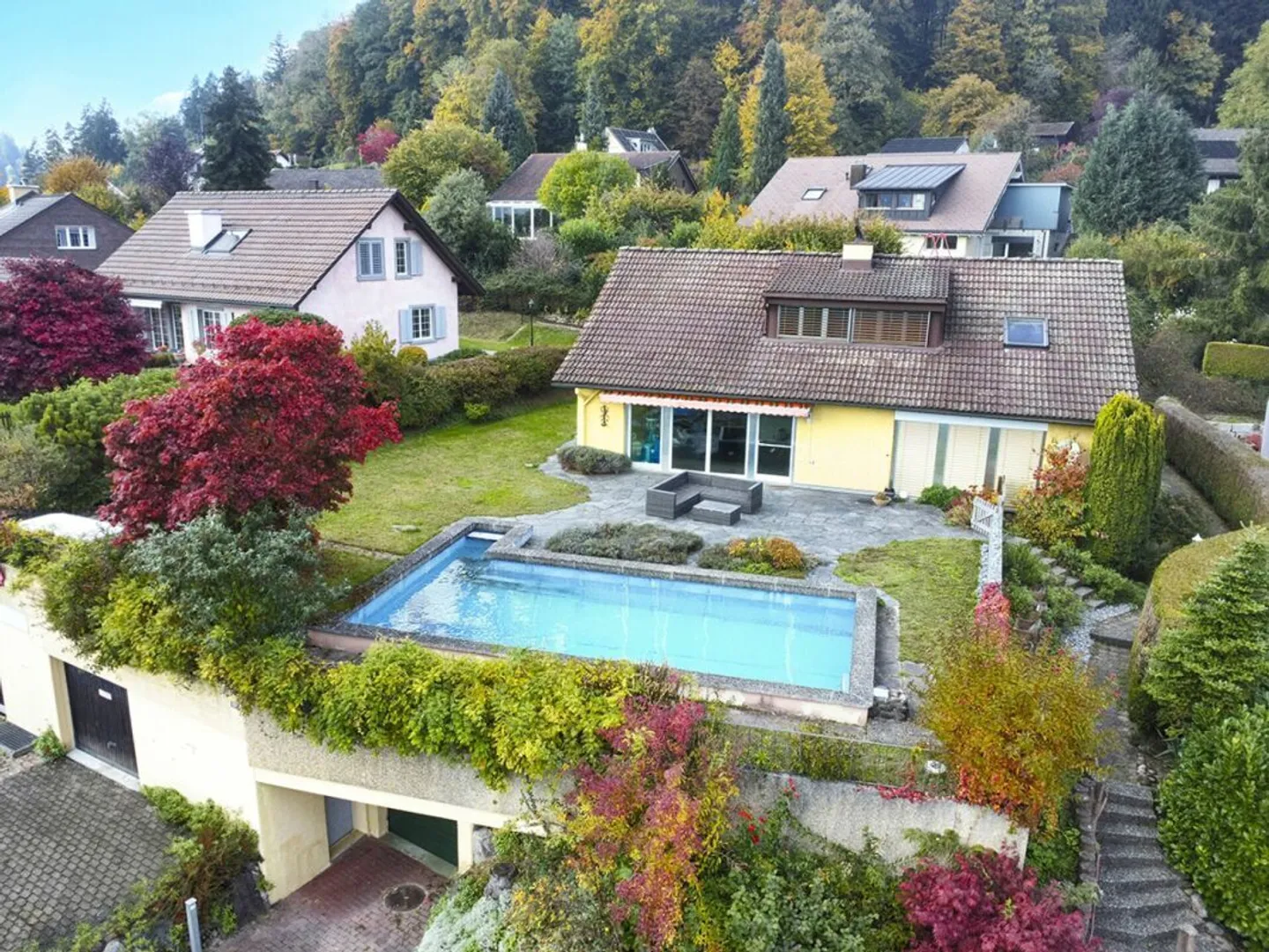 7.5-Zimmer Einfamilienhaus an ruhiger Lage mit Weitsicht, grossem Garten und Swimming Pool - Foto 1 von 14
