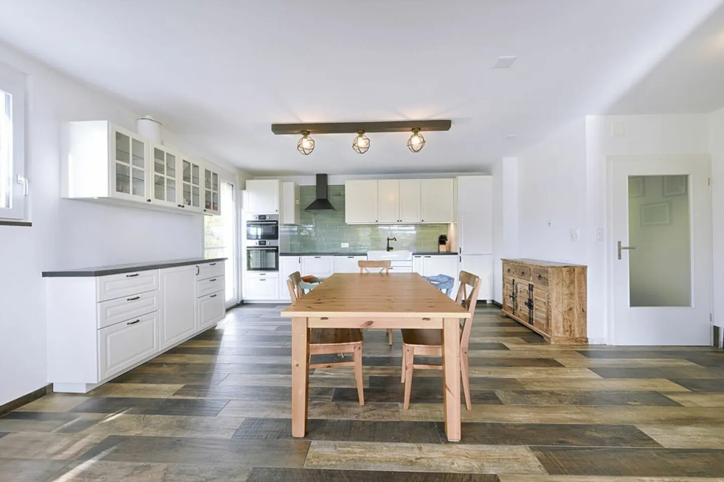 7.5-Zimmer Einfamilienhaus an ruhiger Lage mit Weitsicht, grossem Garten und Swimming Pool - Foto 3 von 14