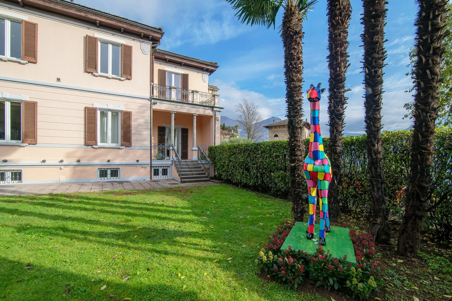 Villa mit atemberaubendem Seeblick - Foto 2 von 34