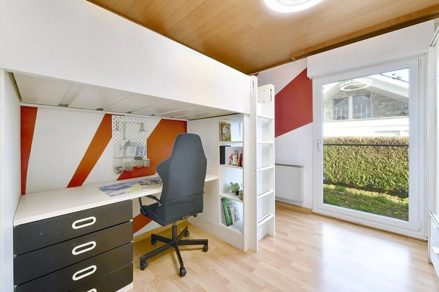 7.5-Zimmer Einfamilienhaus an ruhiger Lage mit Weitsicht, grossem Garten und Swimming Pool - Foto 5 von 14