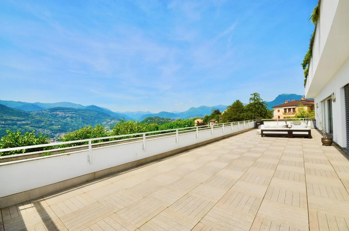 Appartement de Luxe avec Terrasse Panoramique et Studio - Photo 2 sur 24