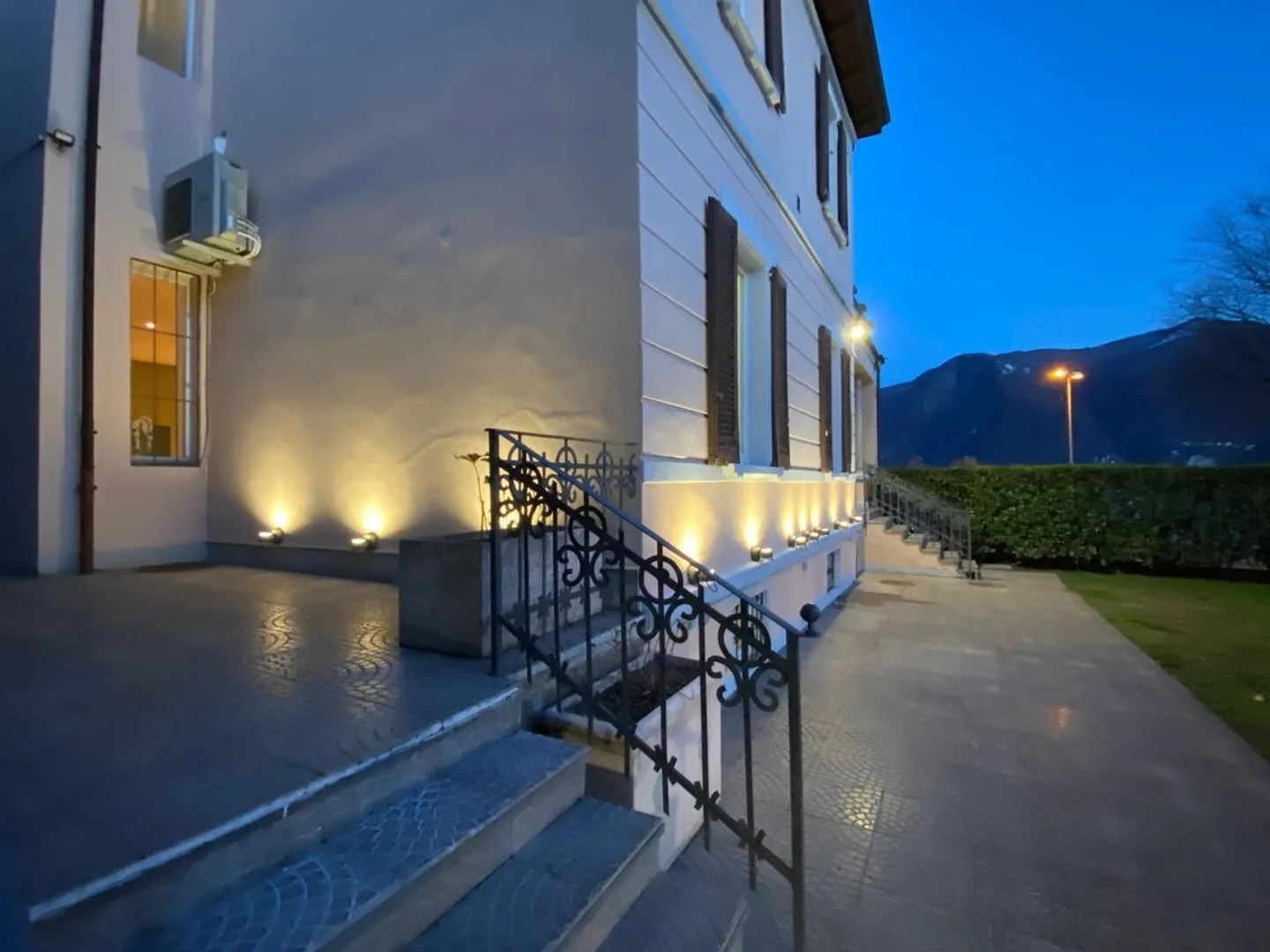 Villa mit atemberaubendem Seeblick - Foto 4 von 34