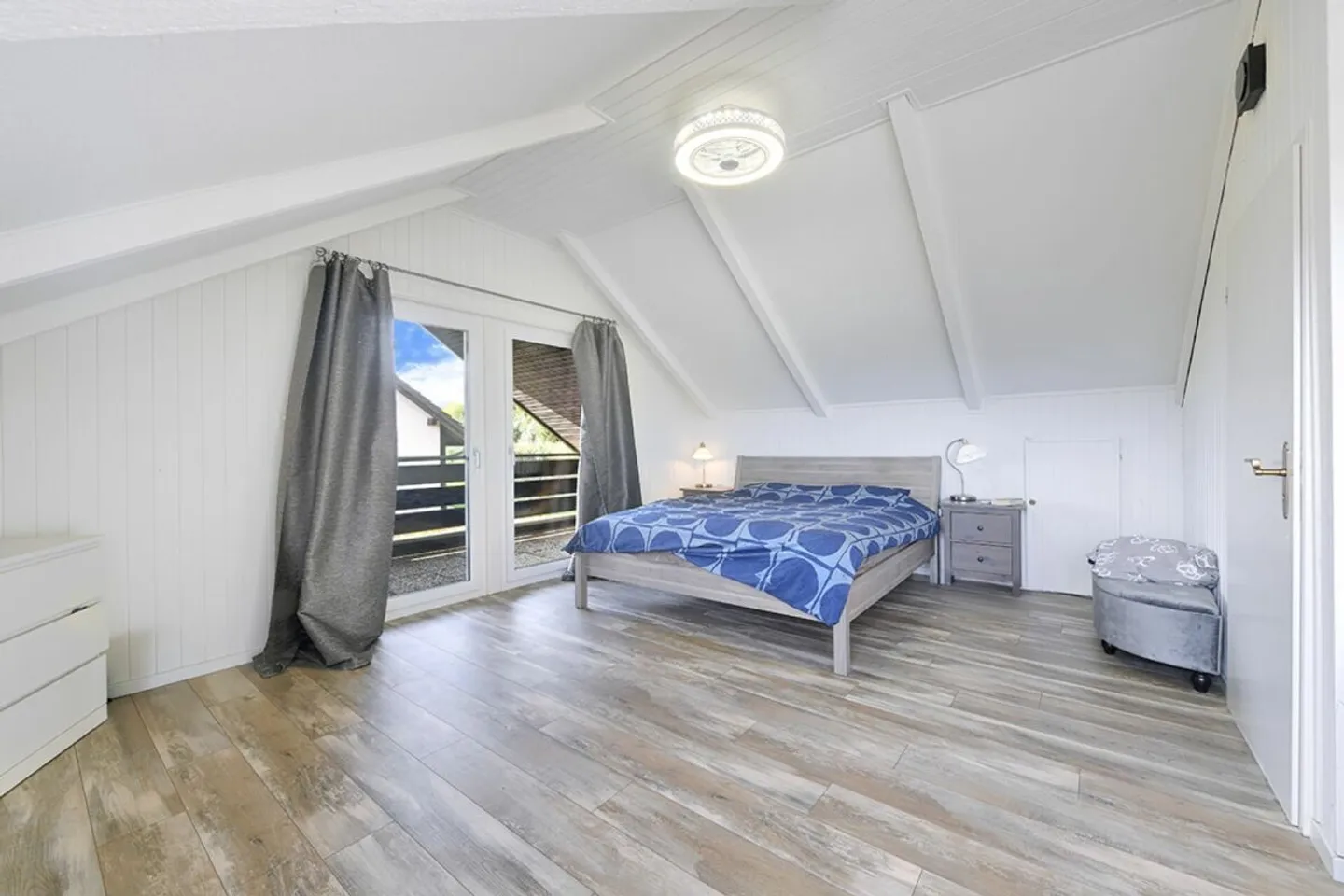 7.5-Zimmer Einfamilienhaus an ruhiger Lage mit Weitsicht, grossem Garten und Swimming Pool - Foto 8 von 14