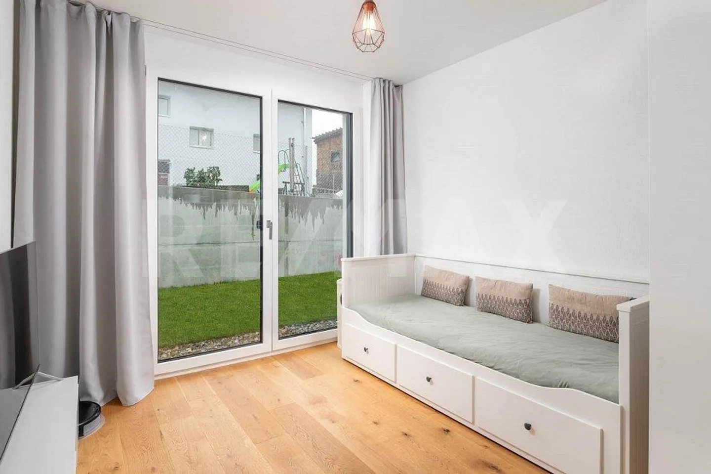 Maison jumelée moderne de 5,5 pièces avec véranda - Photo 7 sur 13