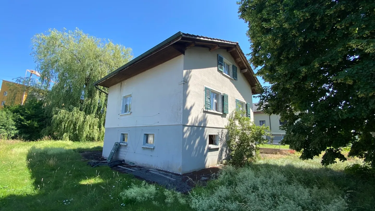 Charming Family House with Land - Photo 8 of 11