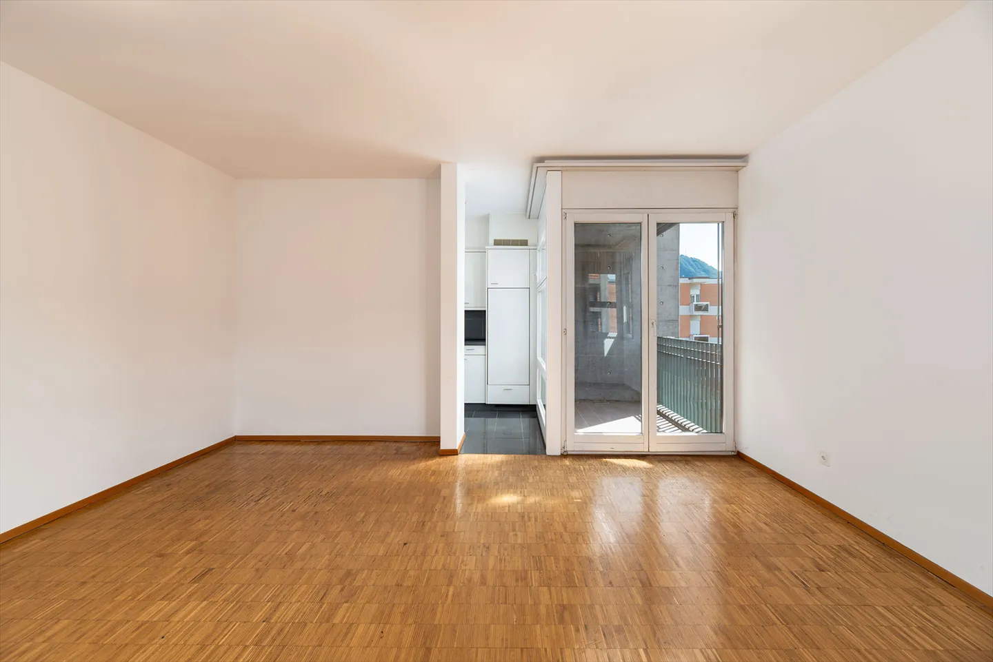 Apartment for rent - Photo 2 of 9