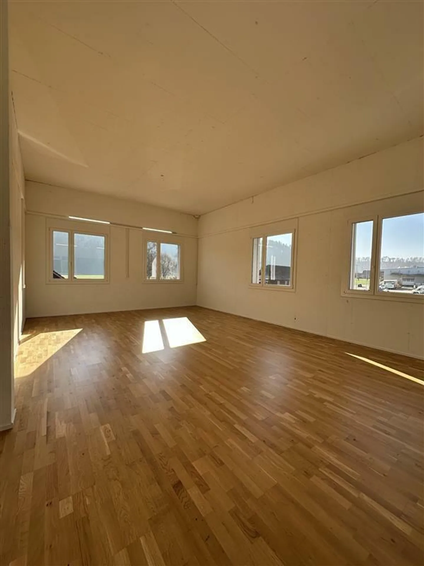 Office space for rent - Photo 1 of 5