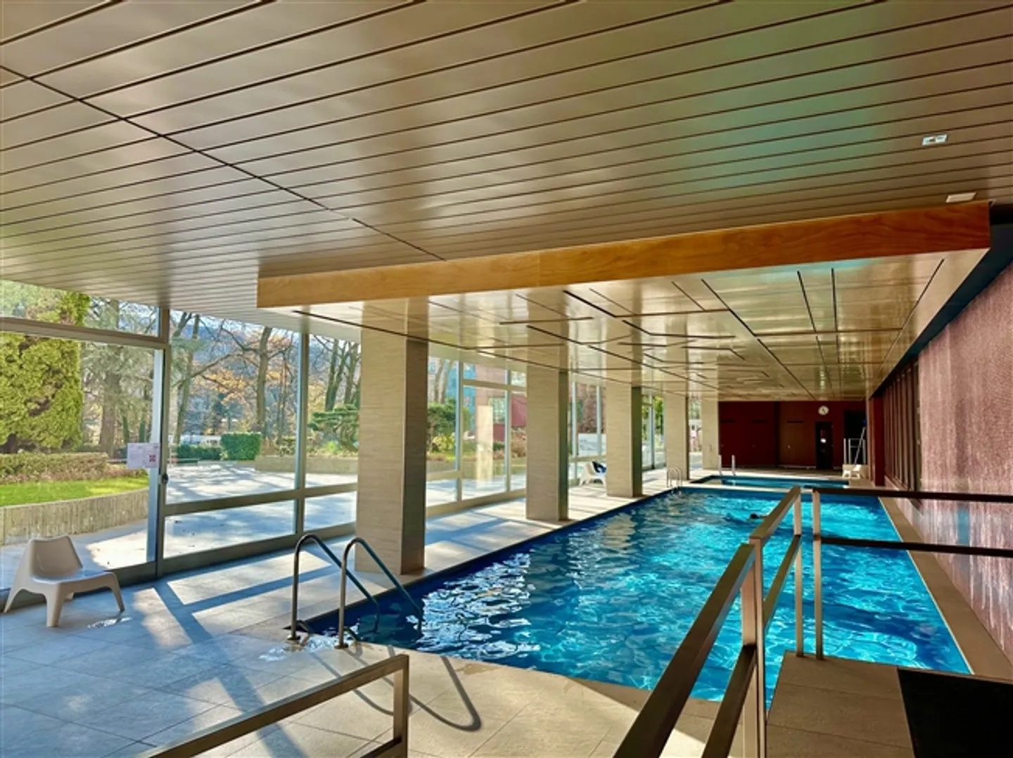 ECCEZIONALE 4 Camere LUMINOSE & VISTE – 2 piscine esterne e interne. - Foto 2 di 20