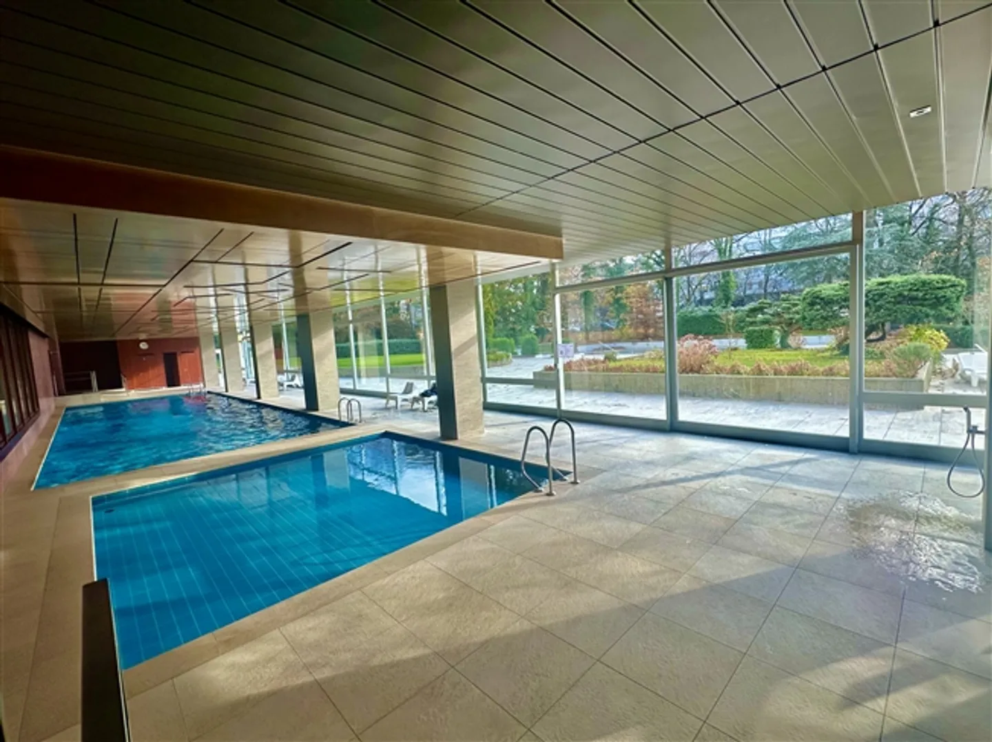 ECCEZIONALE 4 Camere LUMINOSE & VISTE – 2 piscine esterne e interne. - Foto 3 di 20