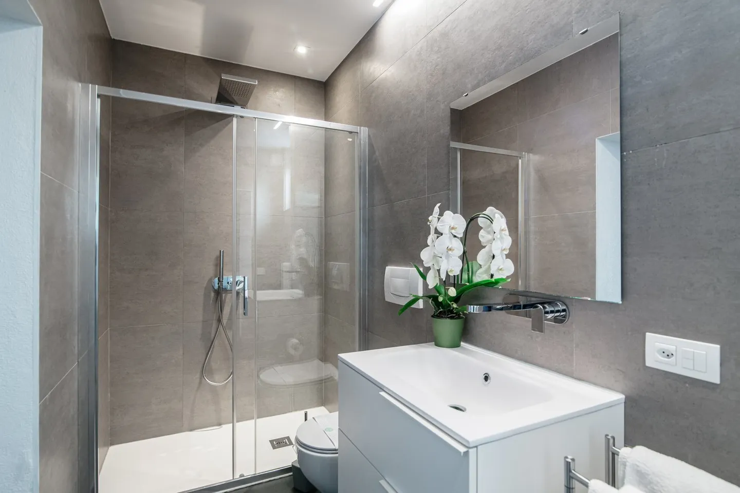 Villa mit atemberaubendem Seeblick - Foto 33 von 34