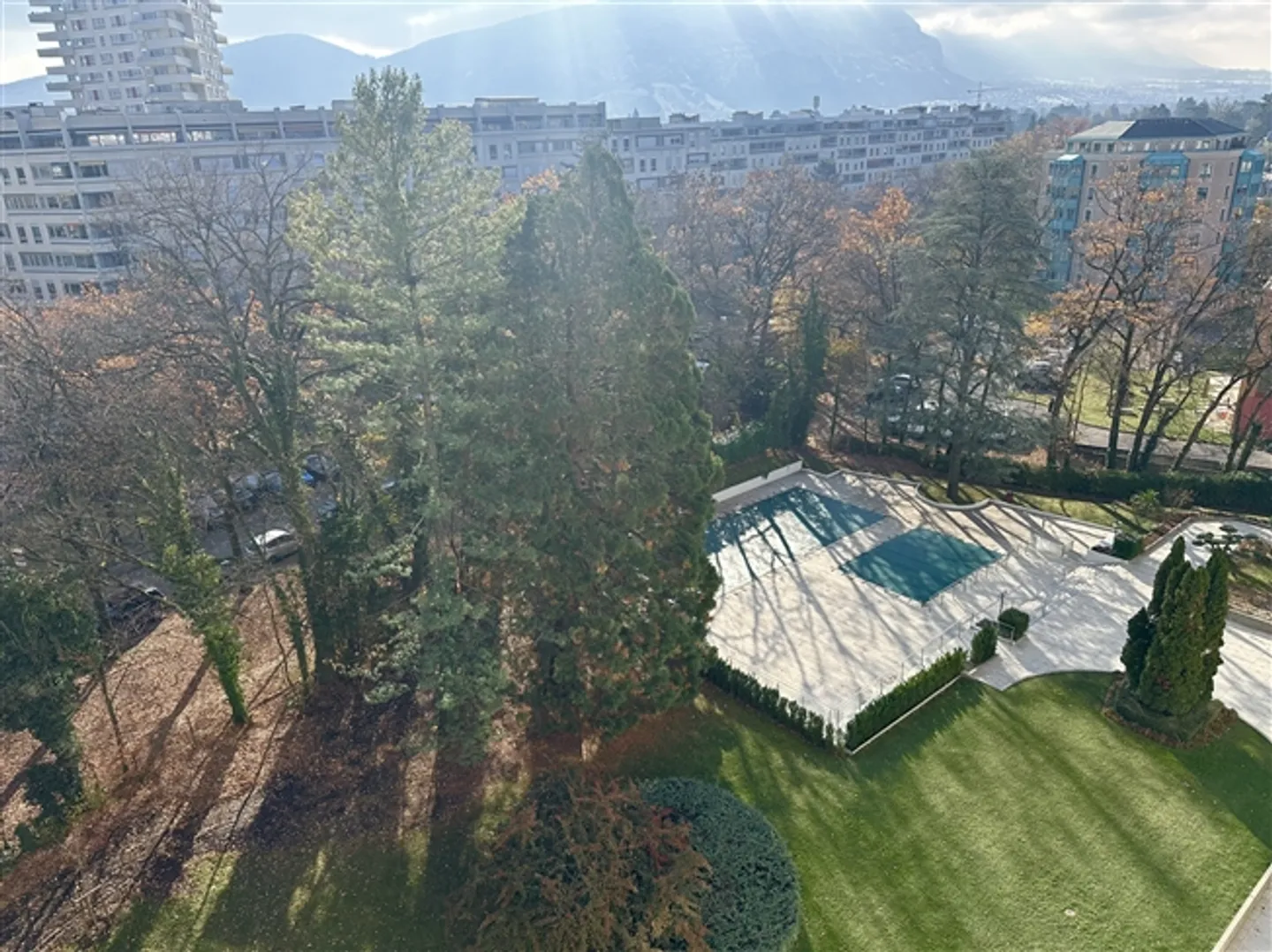 ECCEZIONALE 4 Camere LUMINOSE & VISTE – 2 piscine esterne e interne. - Foto 5 di 20