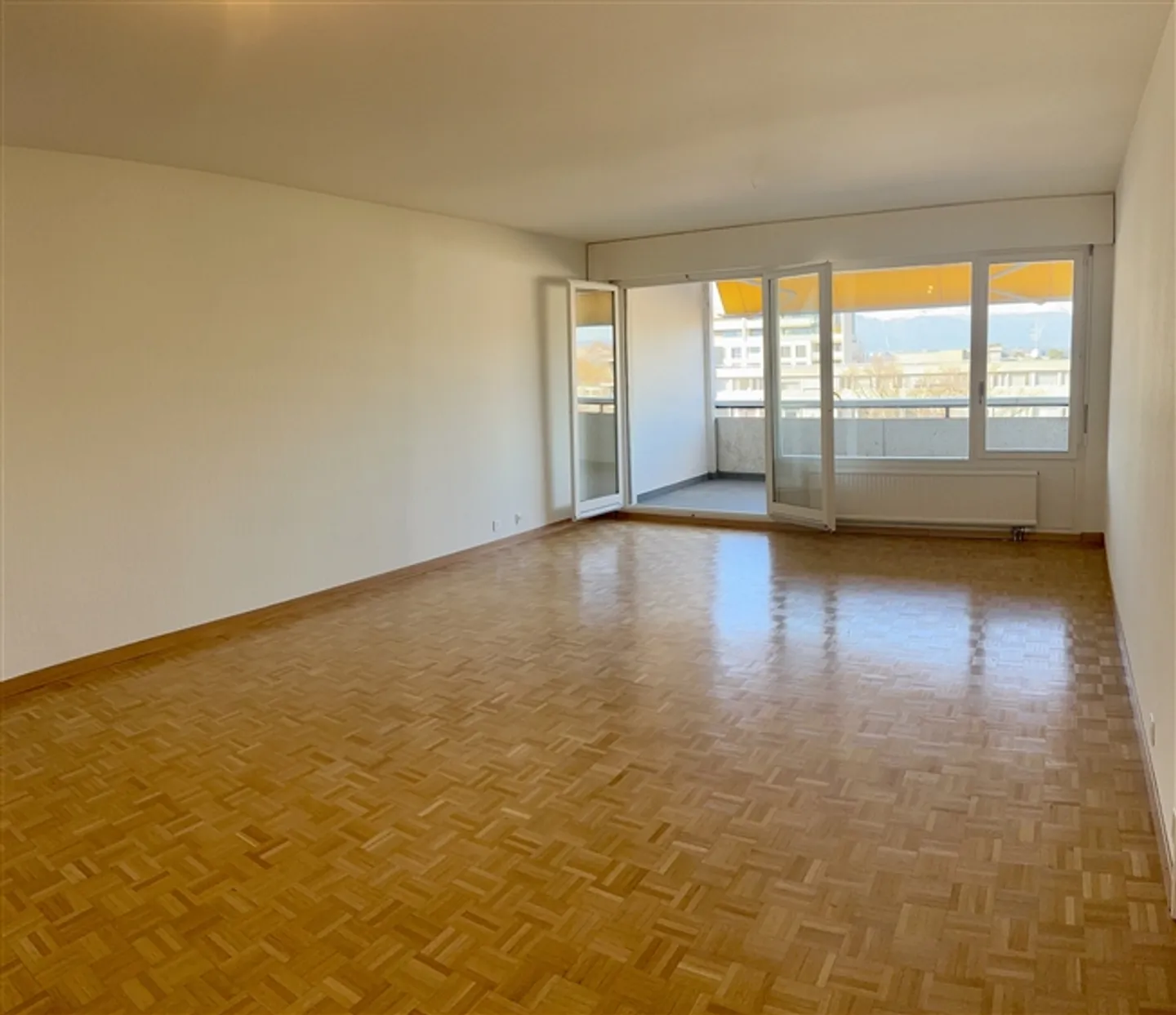 ECCEZIONALE 4 Camere LUMINOSE & VISTE – 2 piscine esterne e interne. - Foto 8 di 20