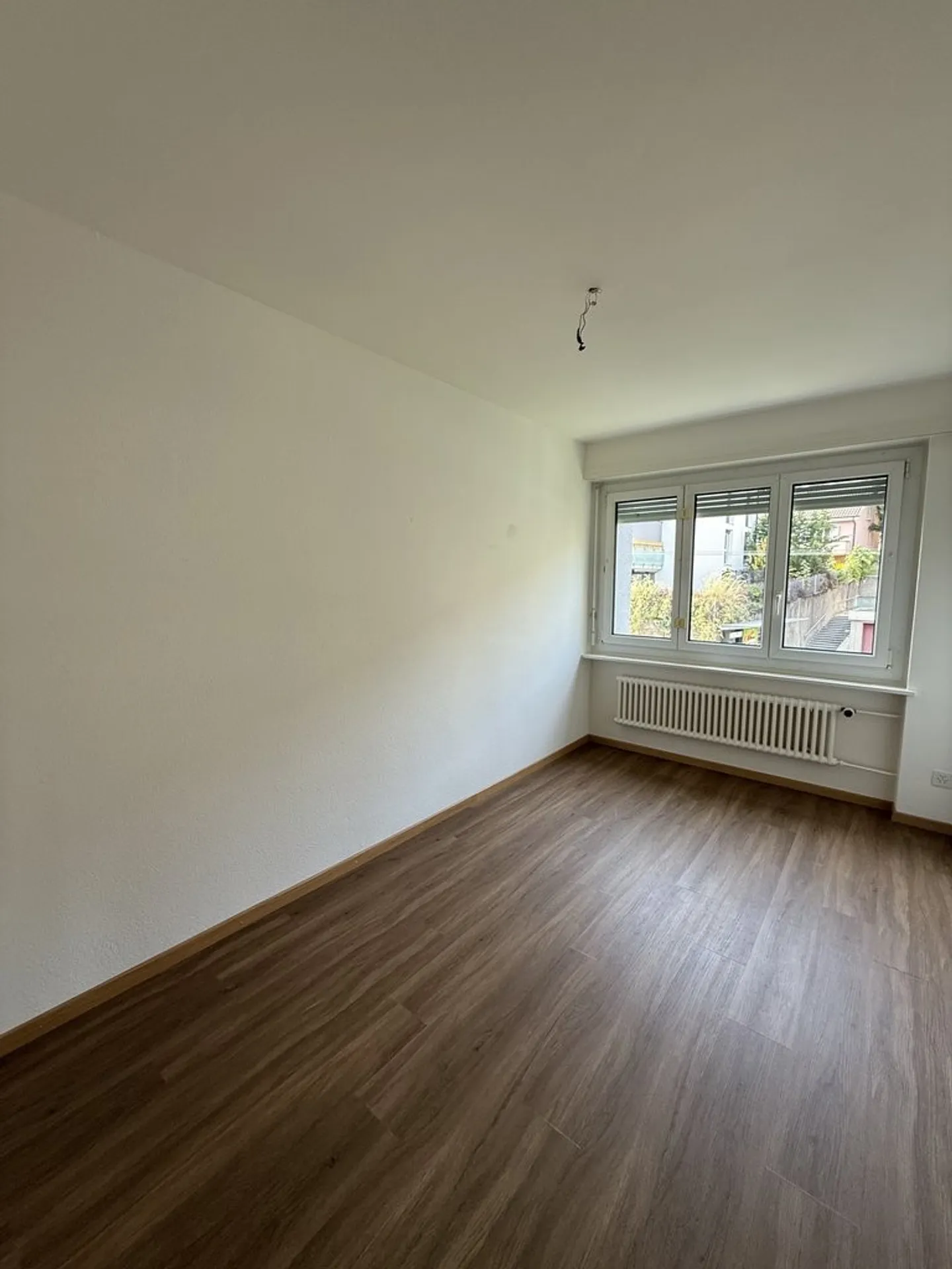 Beautiful bright 4-room apartment with balcony and lake view - Photo 6 of 7