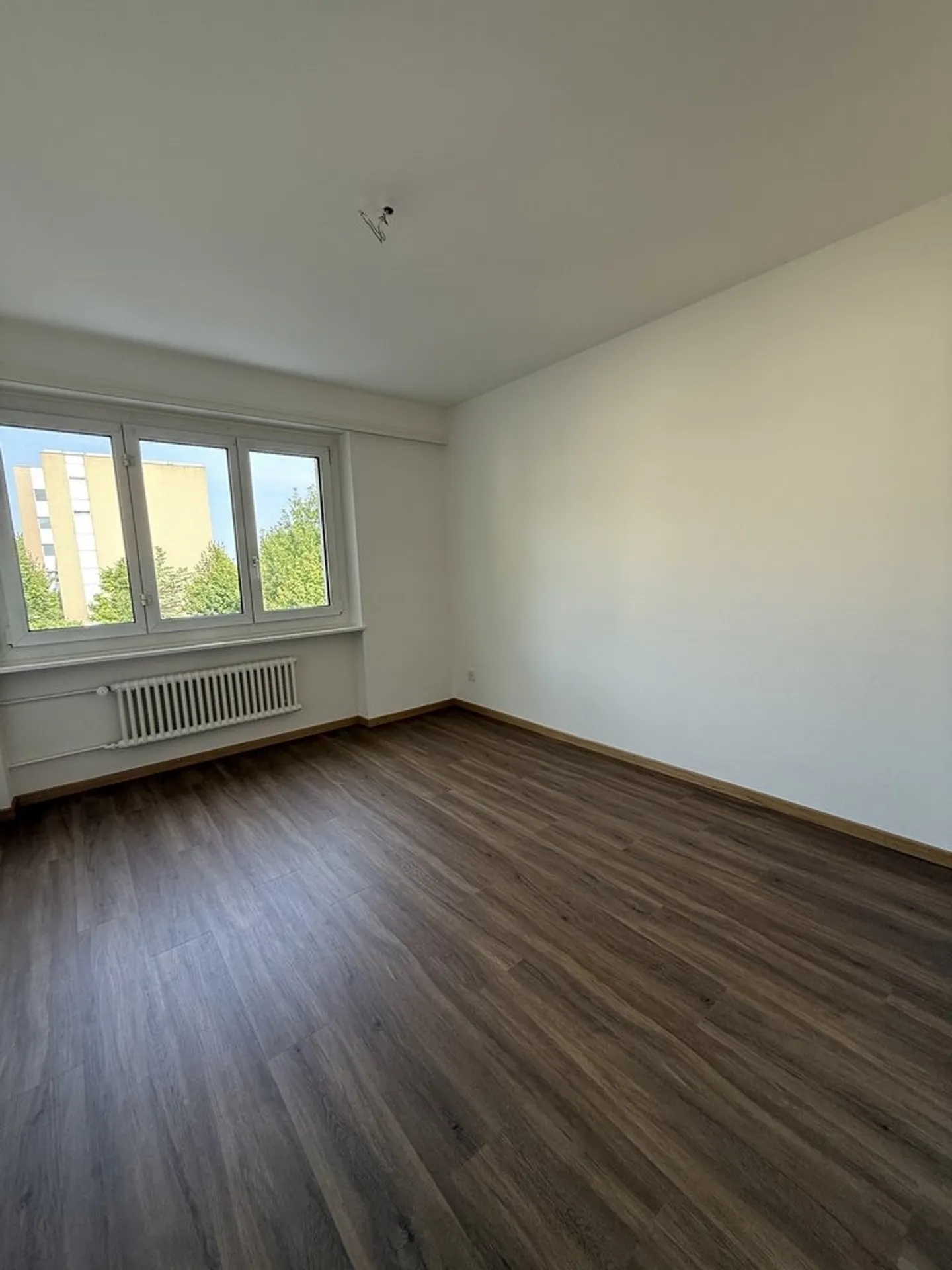 Beautiful bright 4-room apartment with balcony and lake view - Photo 5 of 7