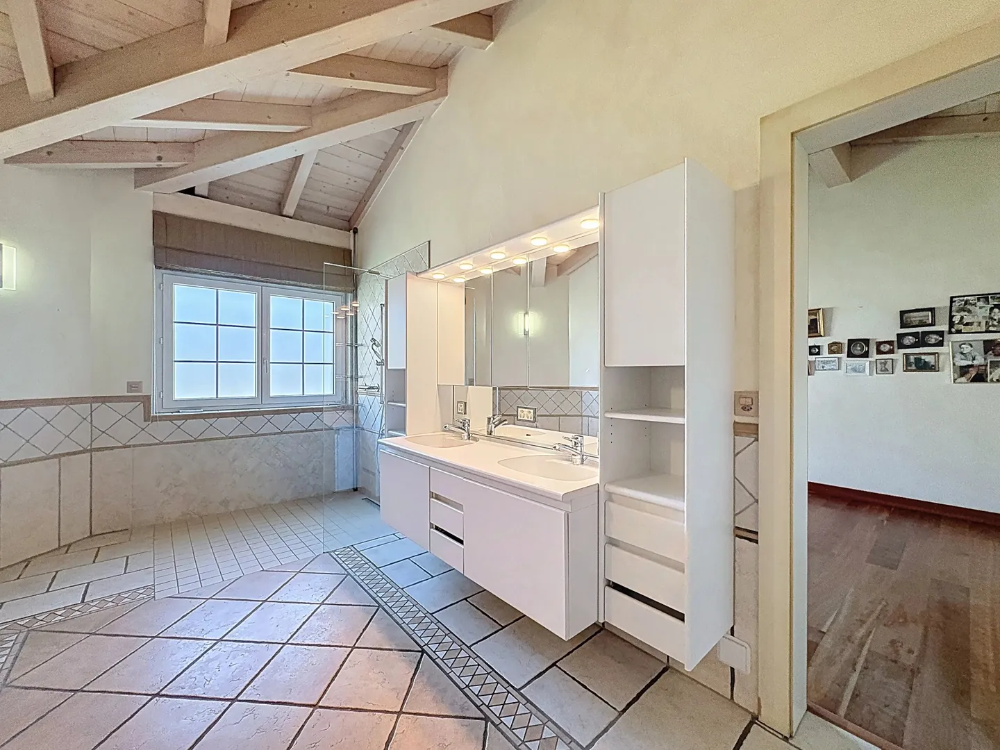 Spacious 5.5-room villa with pool and garden - Photo 13 of 23