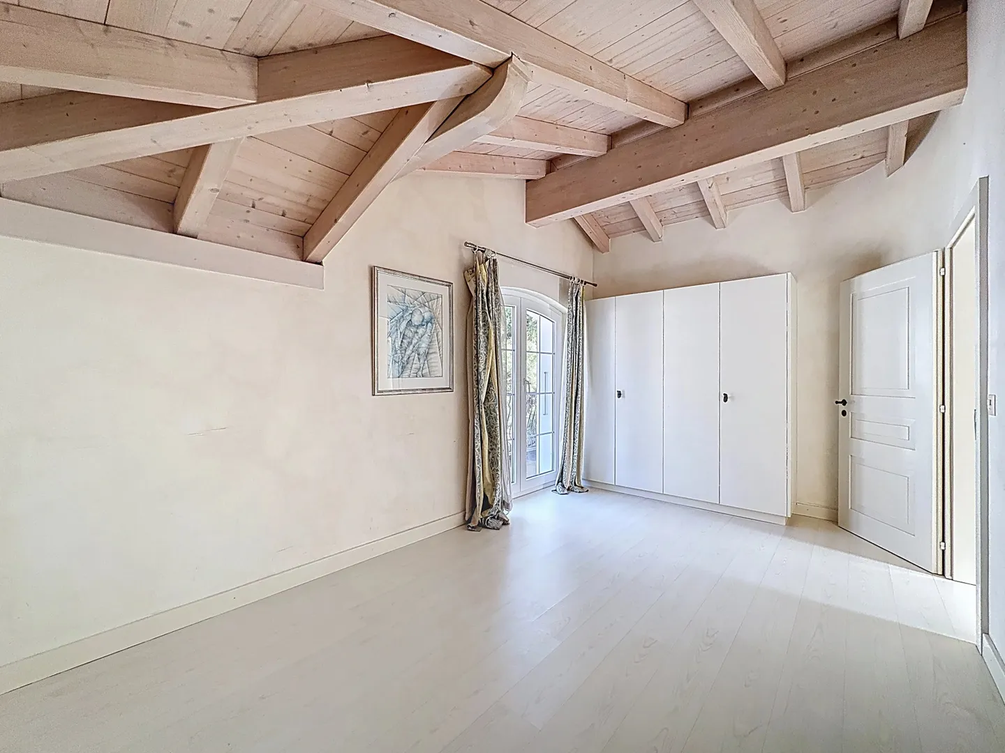 Spacious 5.5-room villa with pool and garden - Photo 18 of 23