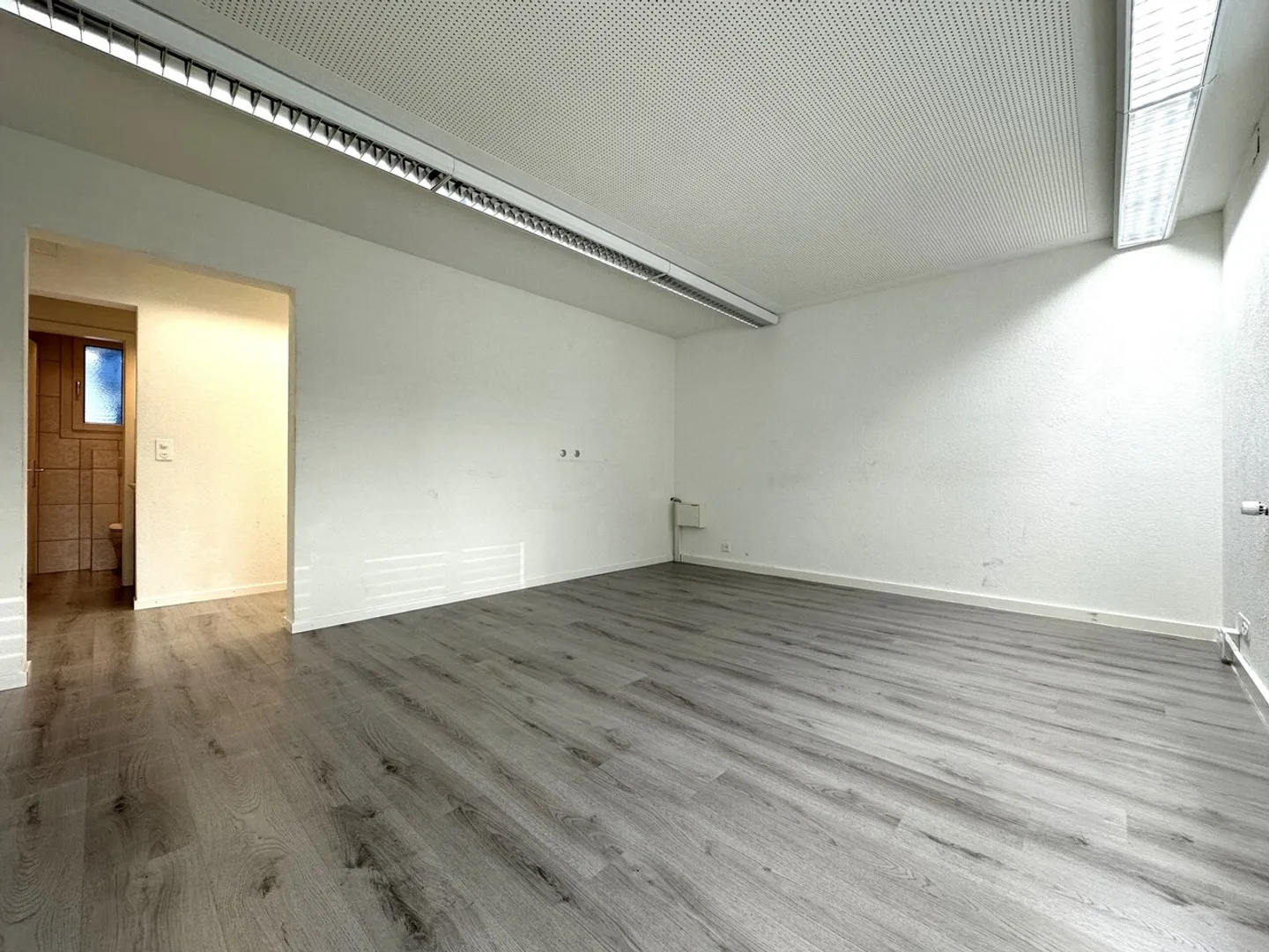 Commercial for rent - Photo 12 of 13