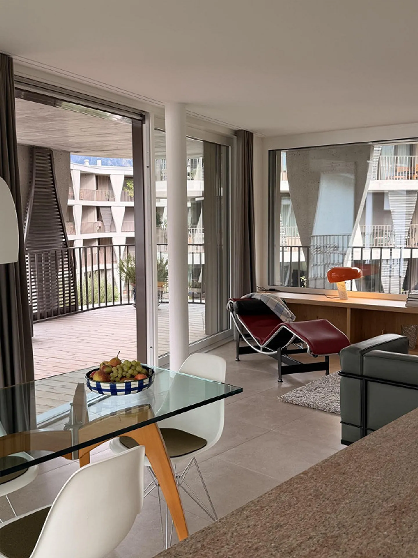 For Sale in Maienfeld: Nearly New 4 1/2 Room Apartment with 2 Parking Spaces - Photo 5 of 10