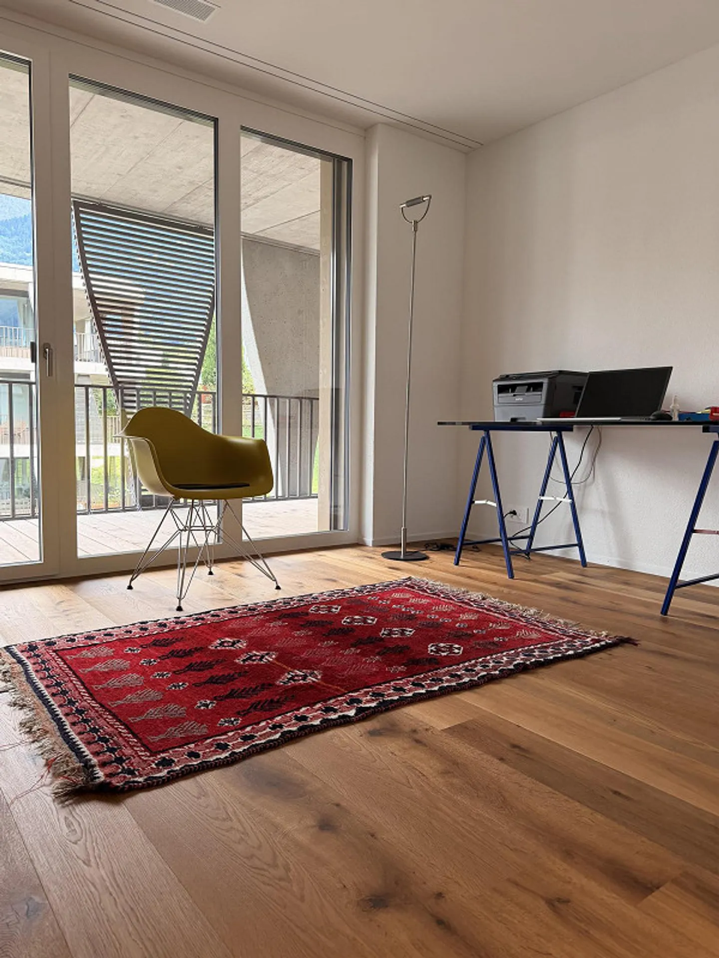 For Sale in Maienfeld: Nearly New 4 1/2 Room Apartment with 2 Parking Spaces - Photo 6 of 10