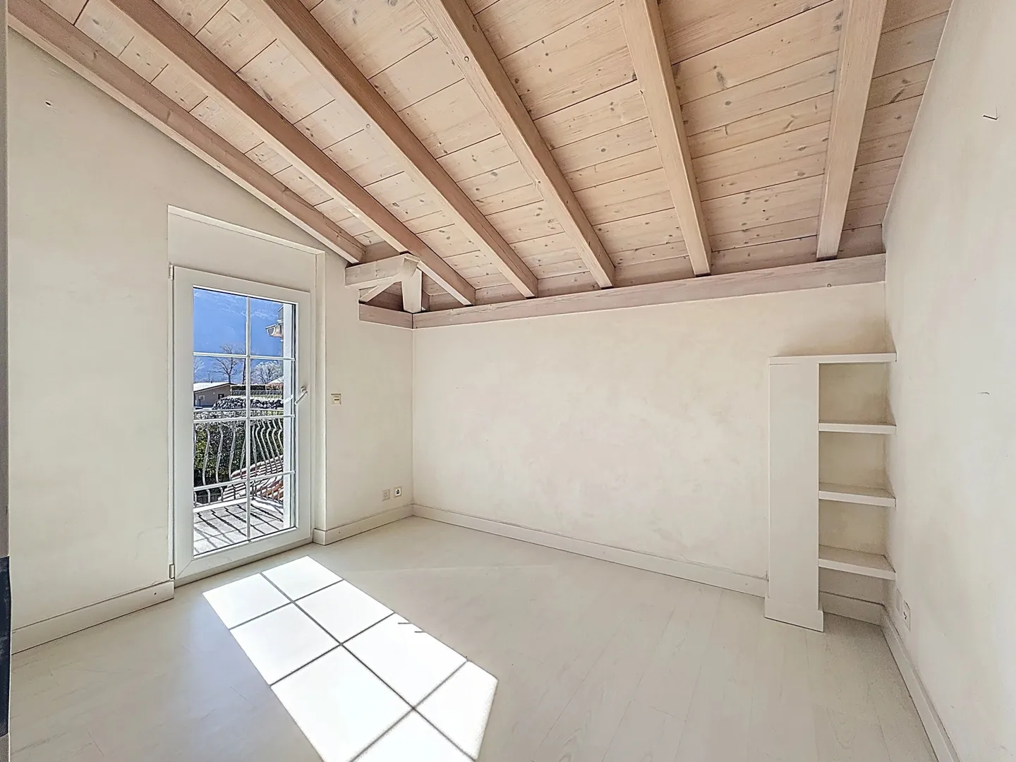 Spacious 5.5-room villa with pool and garden - Photo 21 of 23