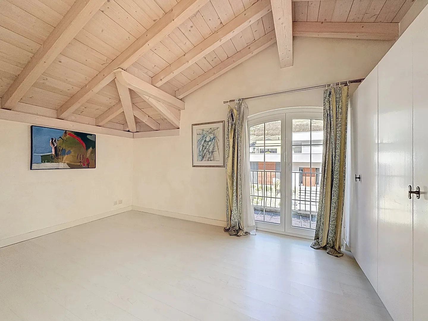 Spacious 5.5-room villa with pool and garden - Photo 23 of 23