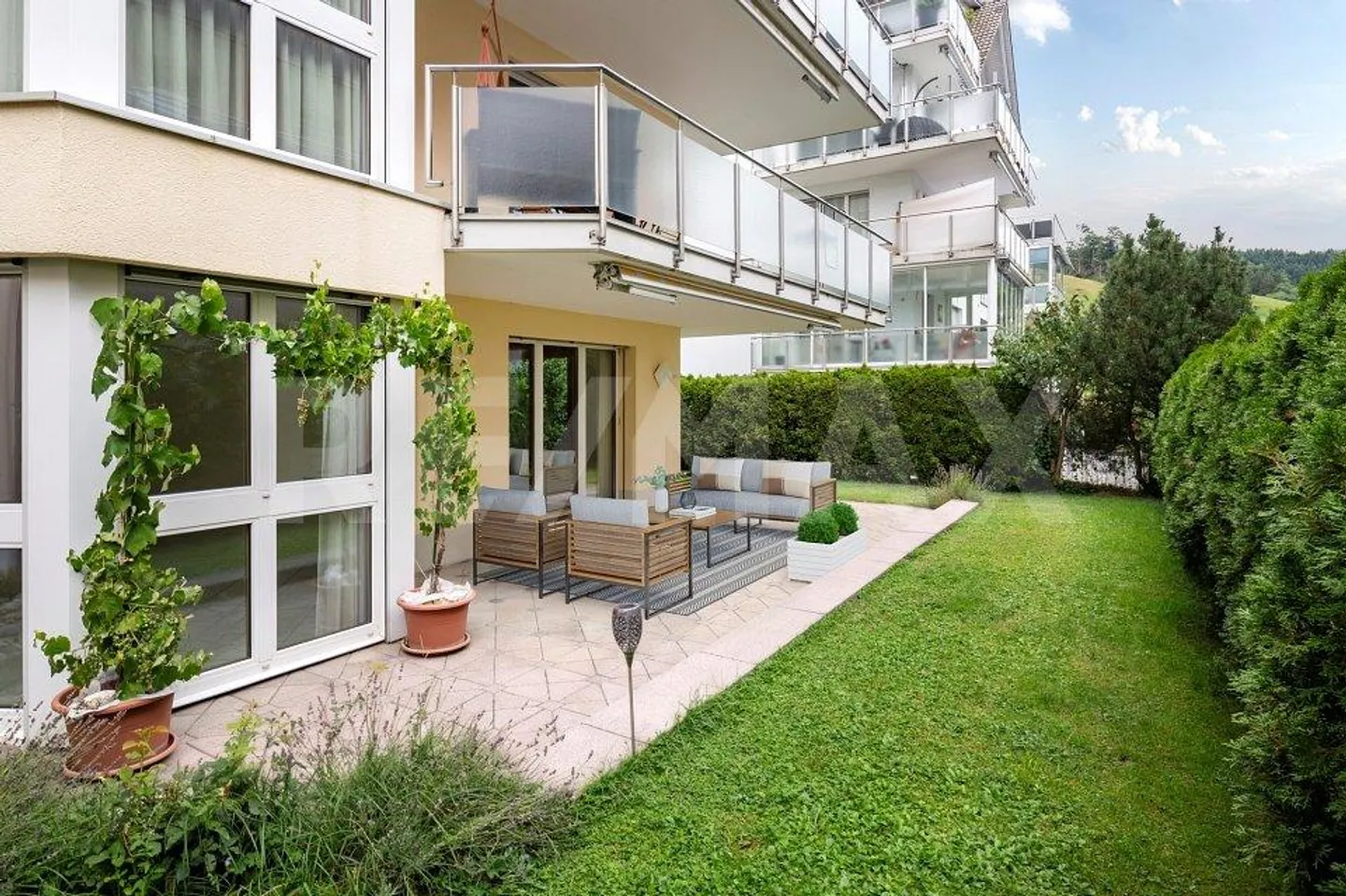 Grosszügige 4.5-Zimmer Gartenwohnung an ruhiger Lage in Einsiedeln ... - Photo 1 sur 13