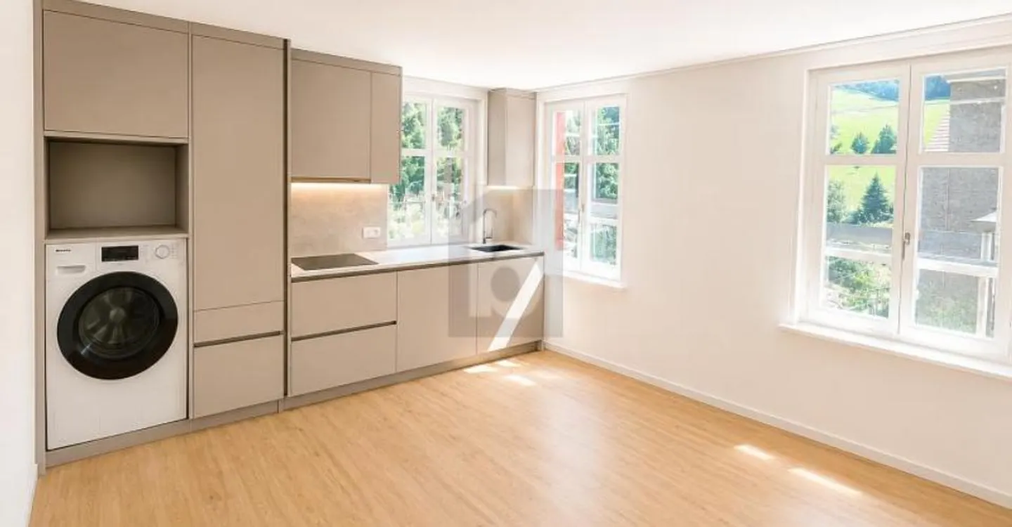 MODERN AND STYLISH - Photo 2 of 6
