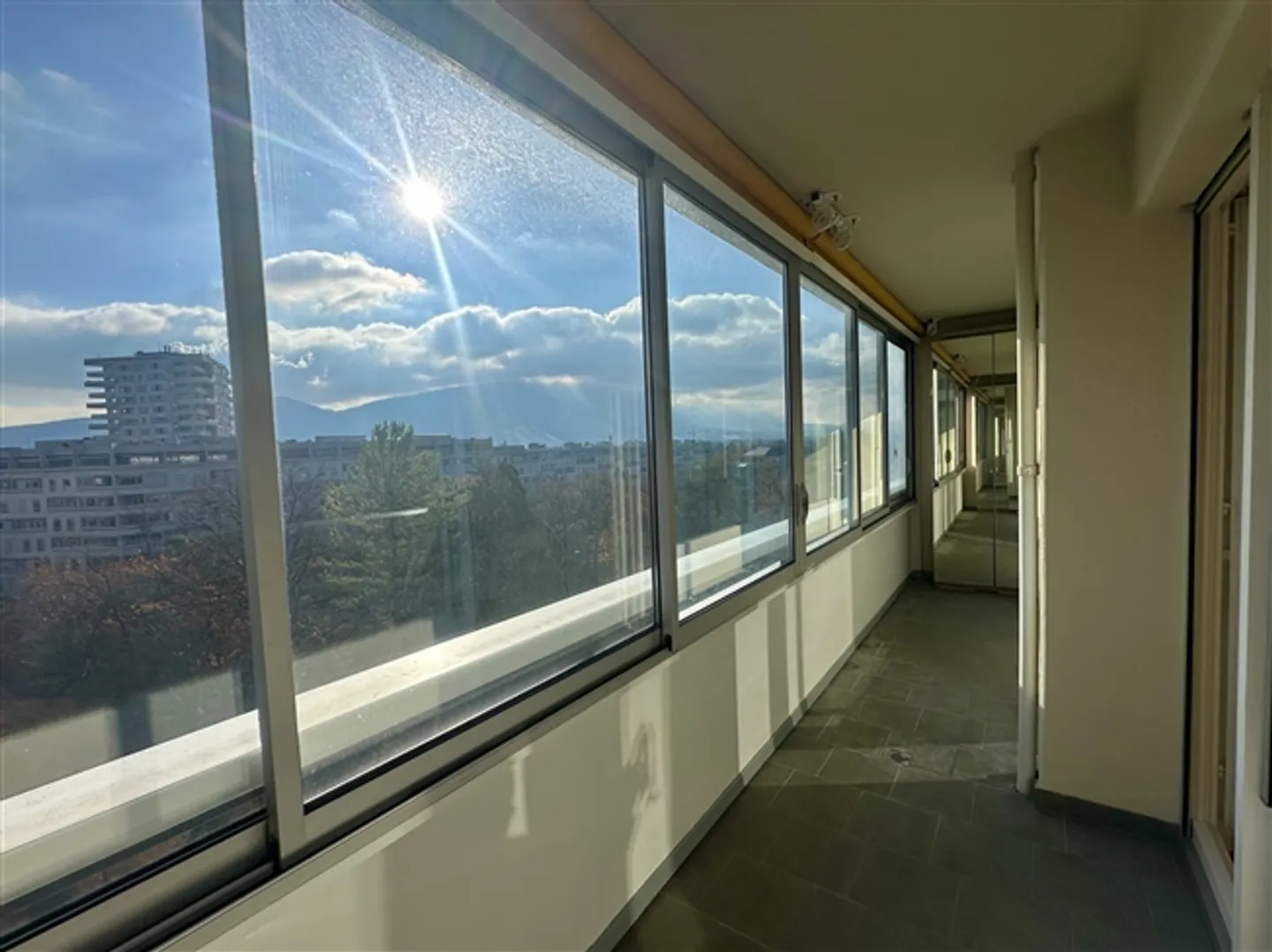 ECCEZIONALE 4 Camere LUMINOSE & VISTE – 2 piscine esterne e interne. - Foto 20 di 20