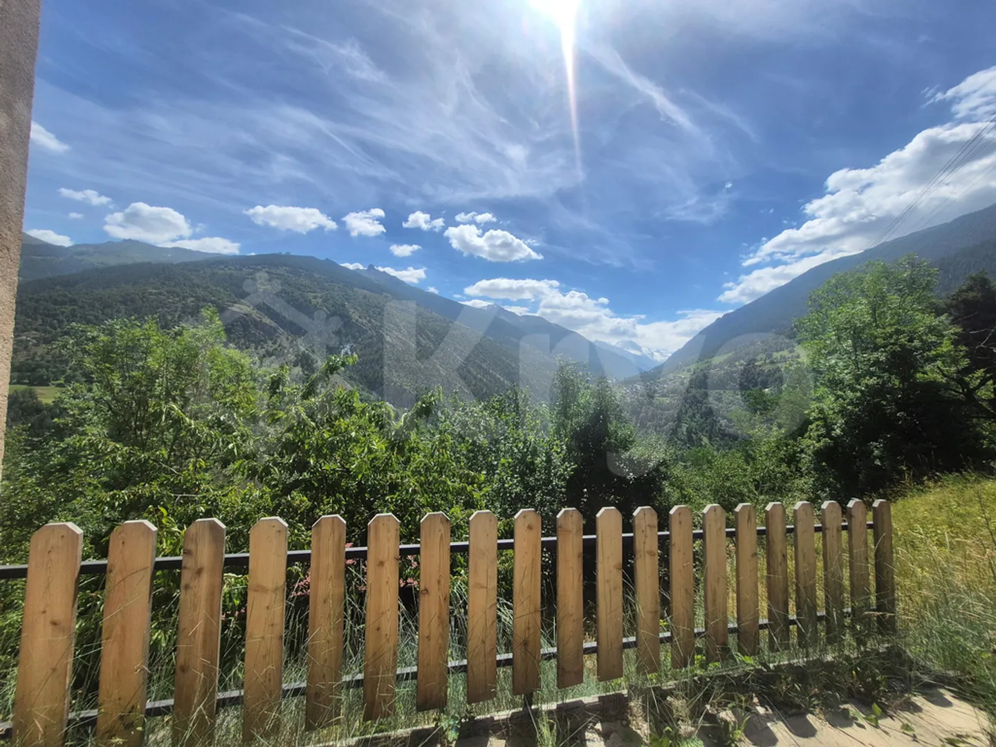 EUSEIGNE - DUPLEX DI 4.5 LOCALI, TERRAZZA E VISTA MAGNIFICA - Foto 3 di 10