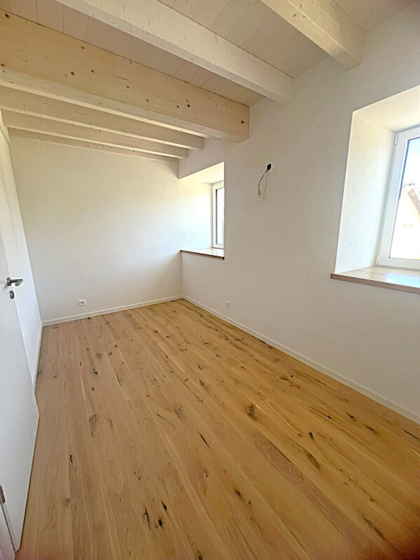 Charmante 4,5-Zimmer-Duplexwohnung mit Mezzanin in renoviertem Bauernhaus - Foto 7 von 10