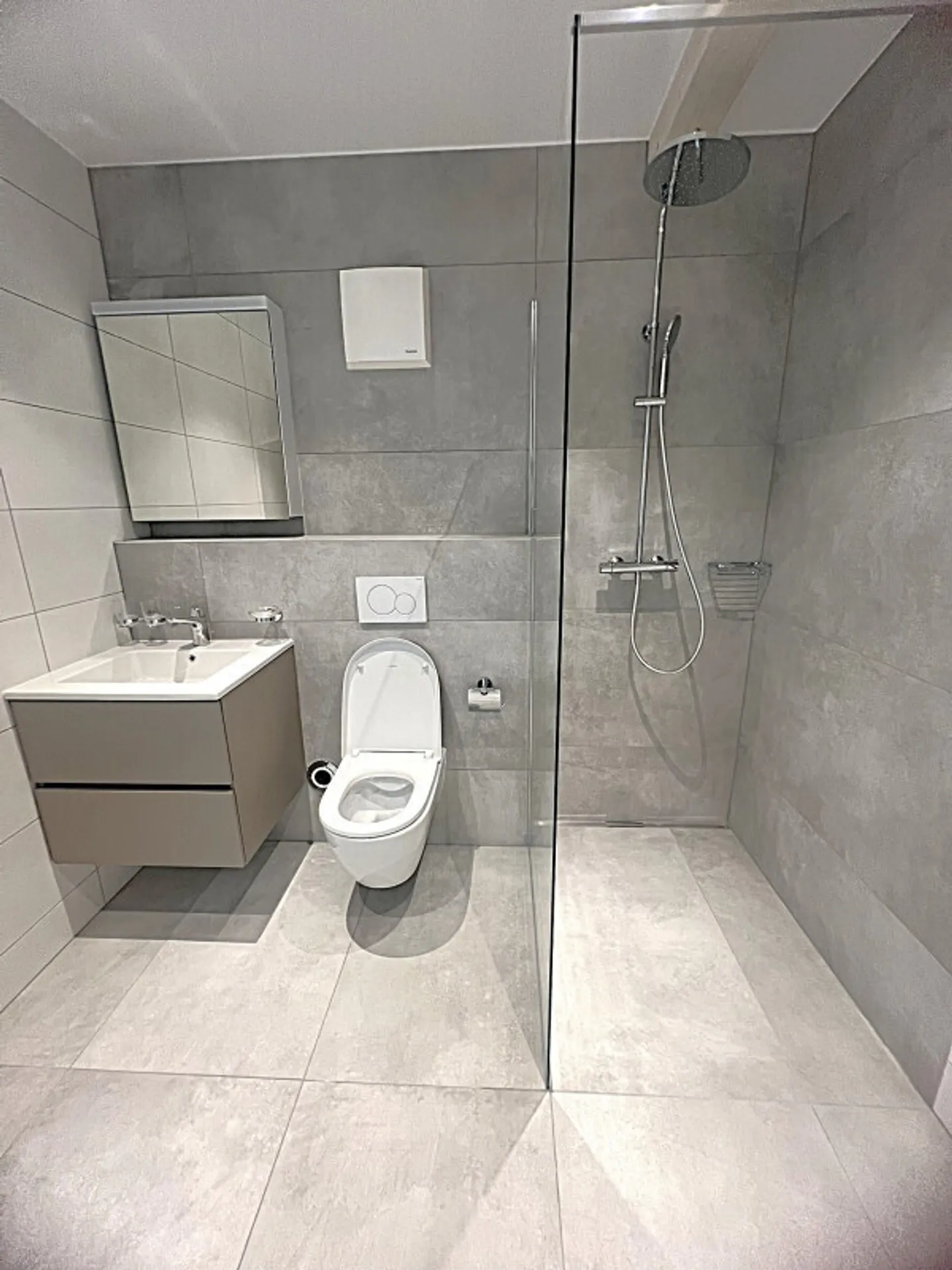 Charmante 4,5-Zimmer-Duplexwohnung mit Mezzanin in renoviertem Bauernhaus - Foto 8 von 10