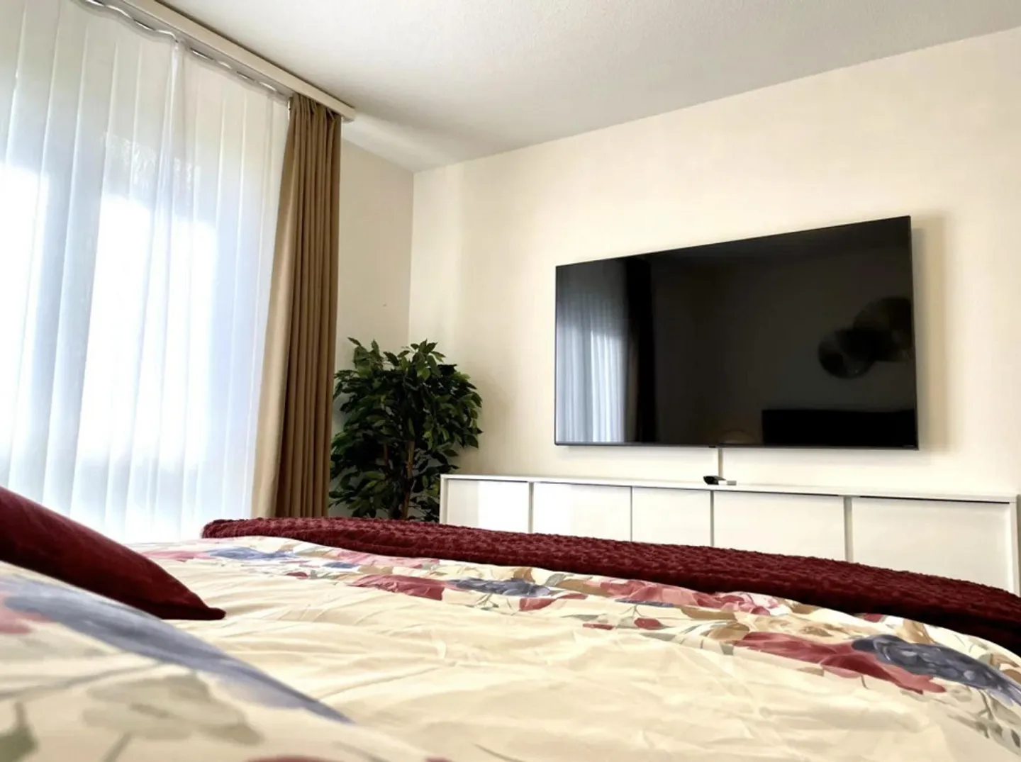 Exclusive comfortable furnished 4 ½ room apartment in Dietikon (Zurich) for rent. - Photo 2 of 15
