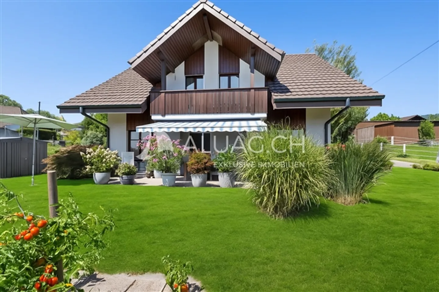 Happiness in the Midst of Green Idyllic - Photo 2 of 13