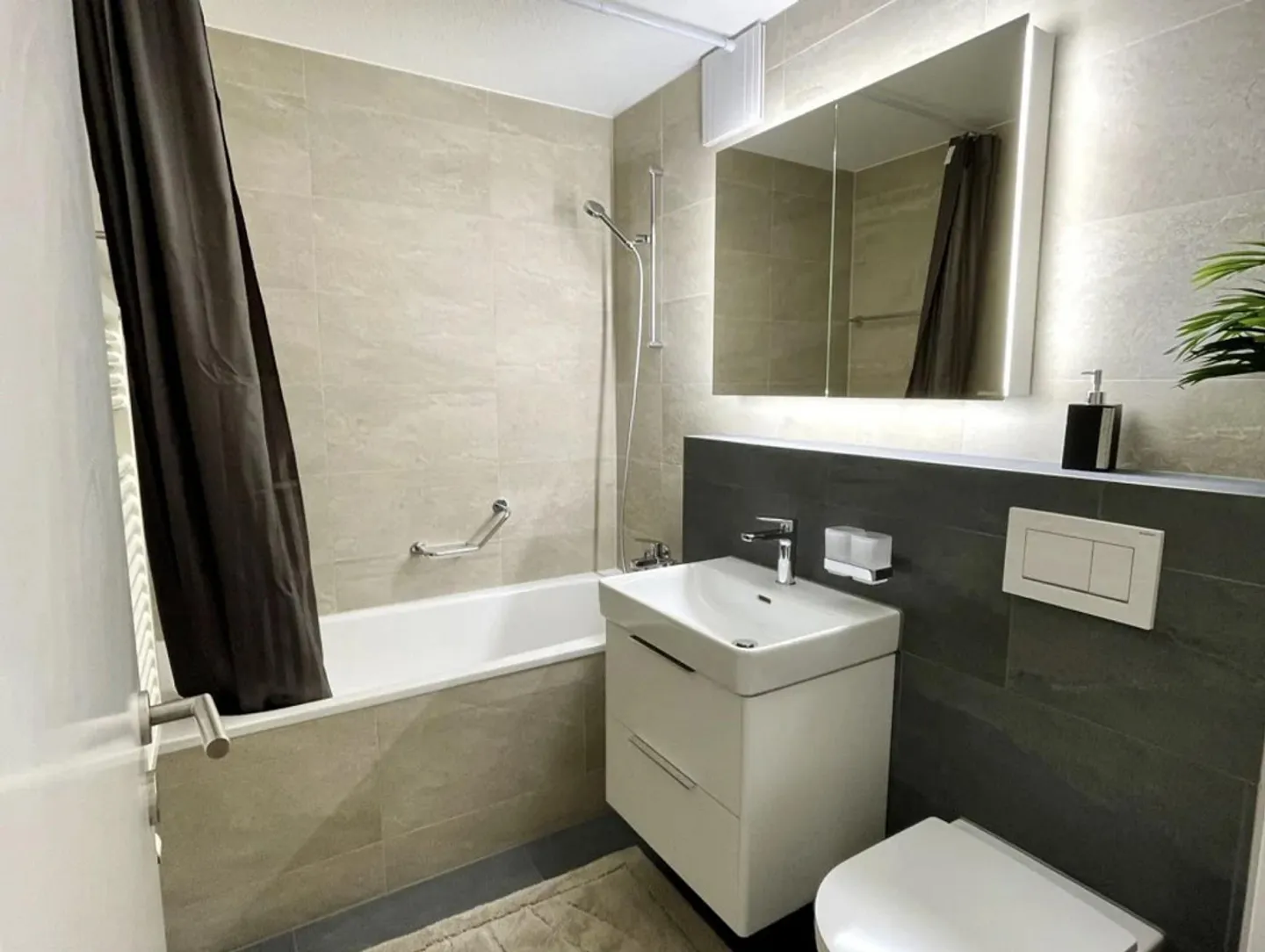Exclusive comfortable furnished 4 ½ room apartment in Dietikon (Zurich) for rent. - Photo 5 of 15
