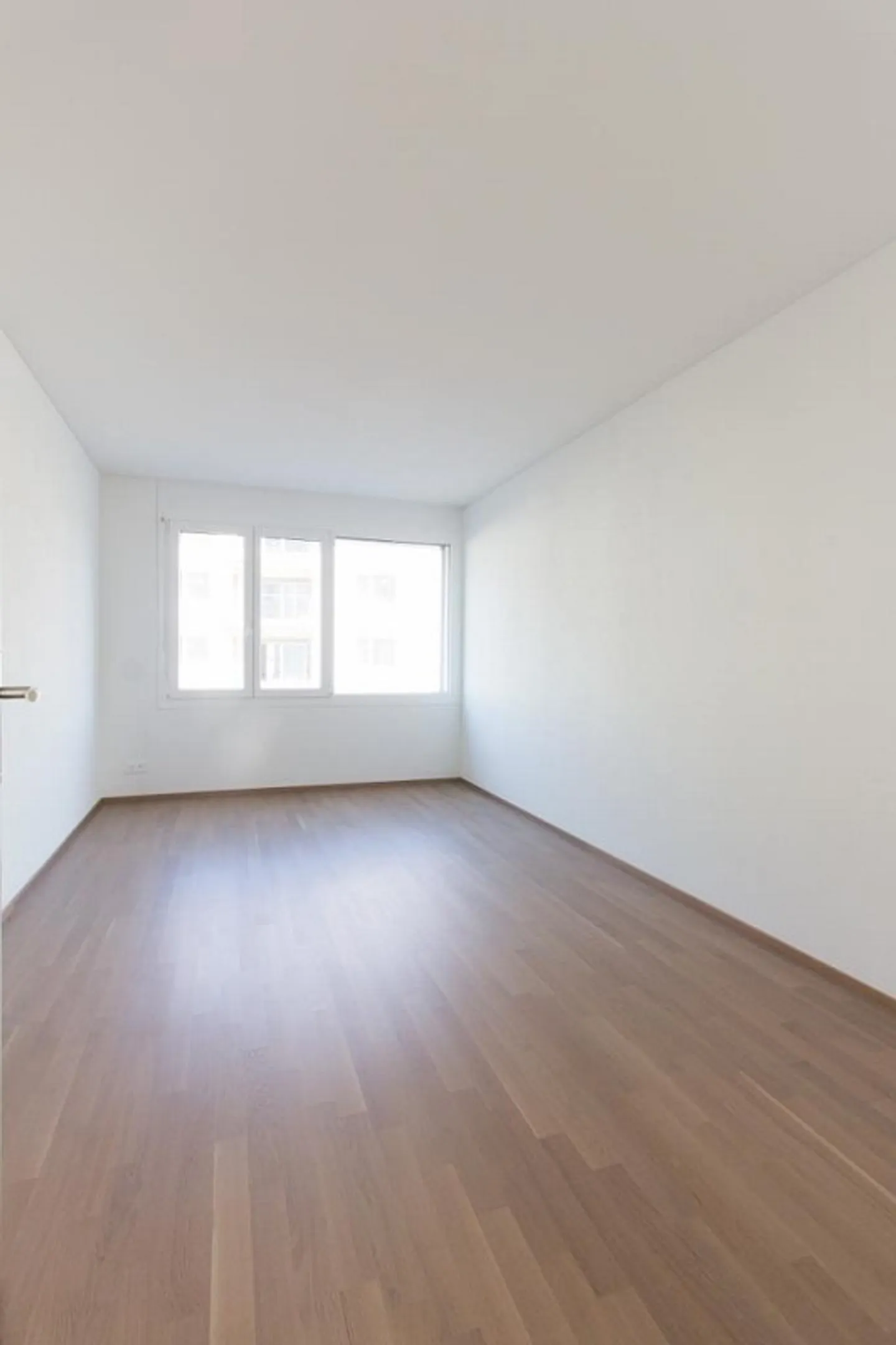 Moderne und sehr grosszügige 3½-Zimmerwohnung an ruhiger Lage - Foto 2 von 8