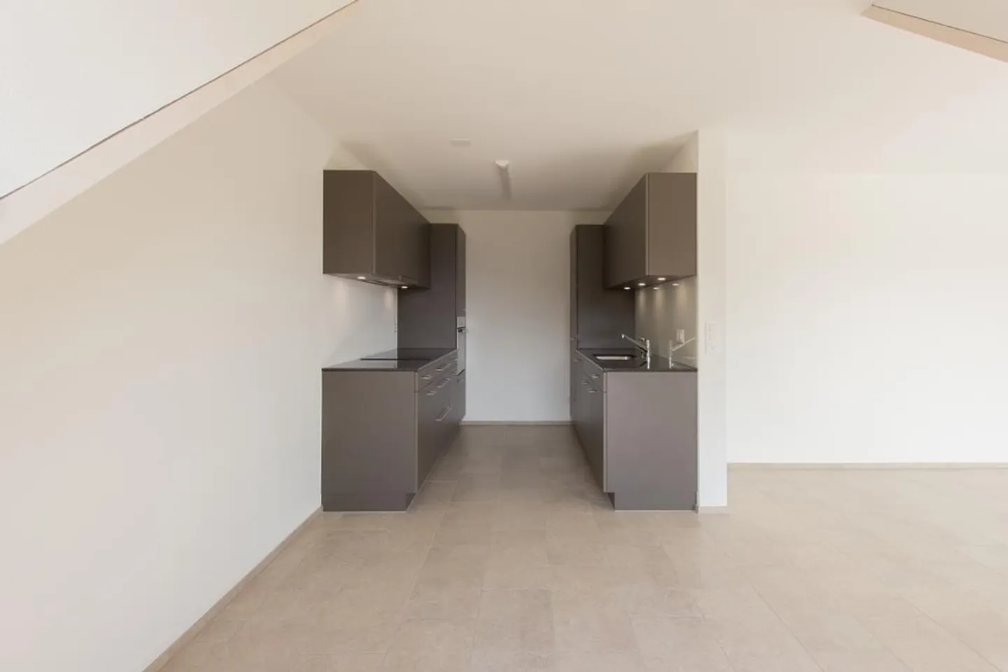 Moderne und sehr grosszügige 3½-Zimmerwohnung an ruhiger Lage - Foto 3 von 8