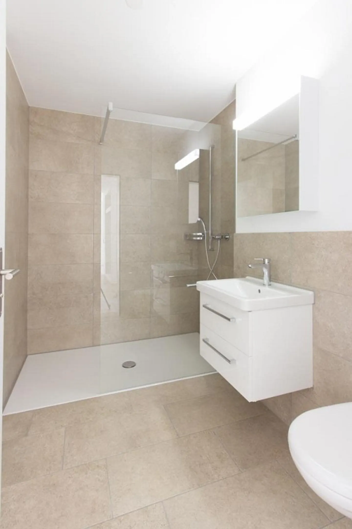 Moderne und sehr grosszügige 3½-Zimmerwohnung an ruhiger Lage - Foto 5 von 8