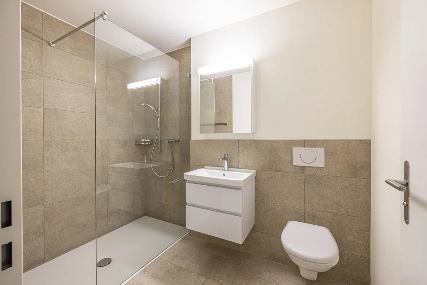 Moderne und sehr grosszügige 3½-Zimmerwohnung an ruhiger Lage - Foto 6 von 8