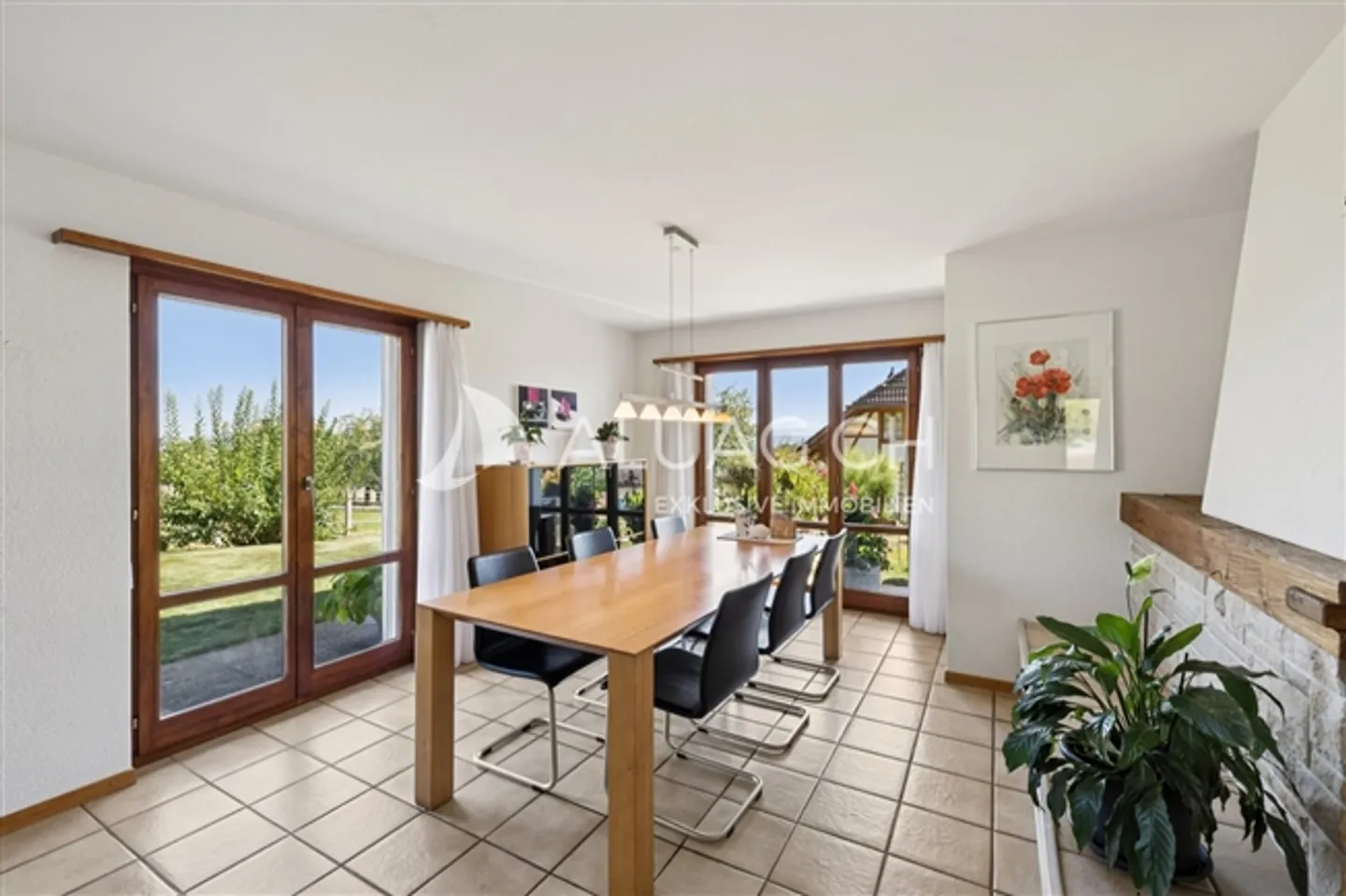 Happiness in the Midst of Green Idyllic - Photo 6 of 13