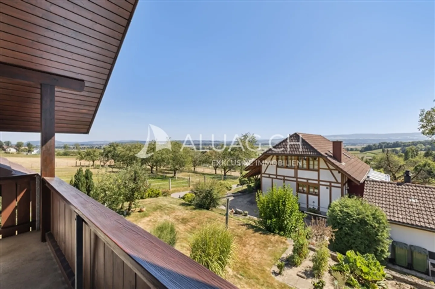 Happiness in the Midst of Green Idyllic - Photo 9 of 13