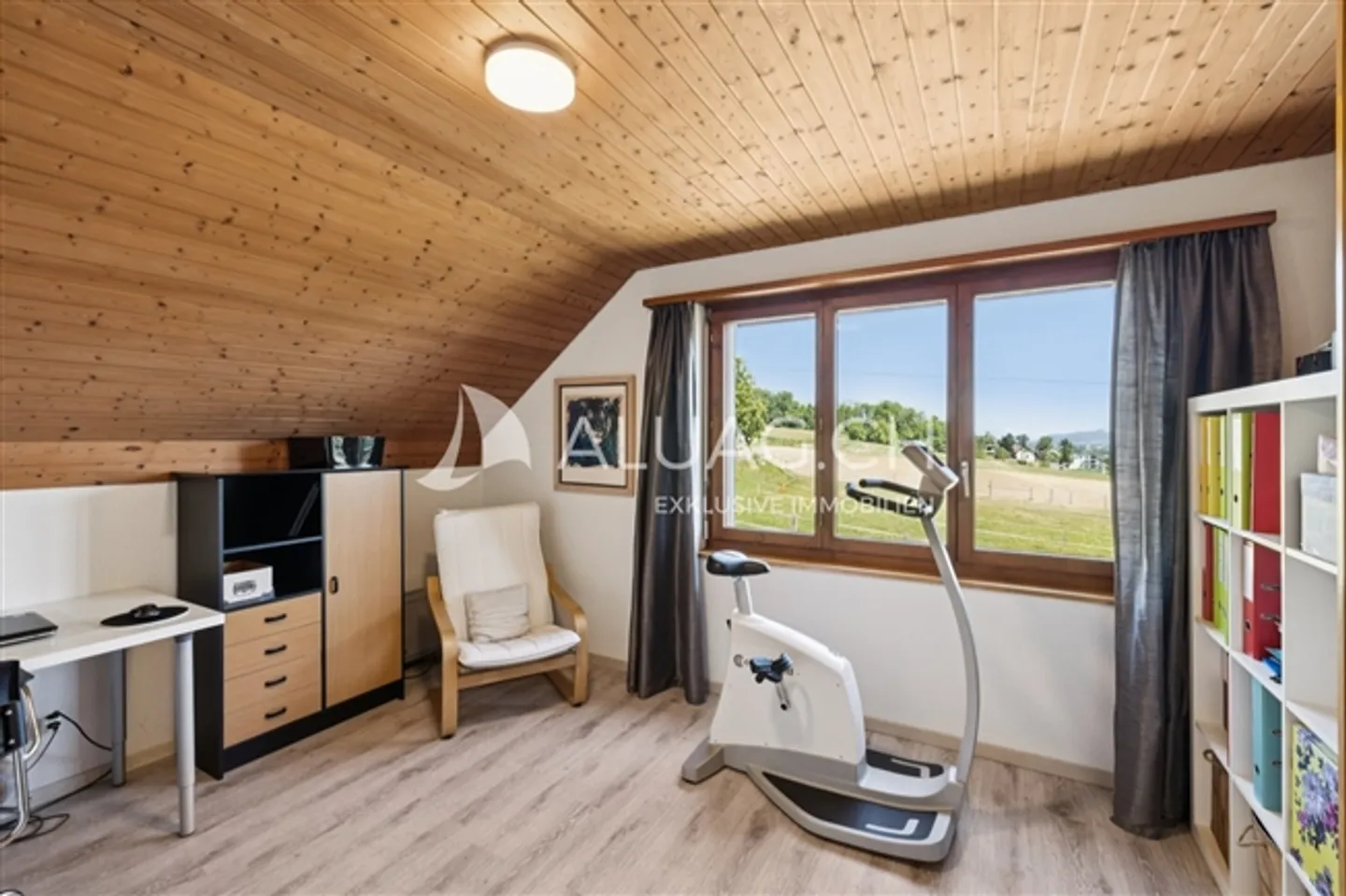 Happiness in the Midst of Green Idyllic - Photo 10 of 13