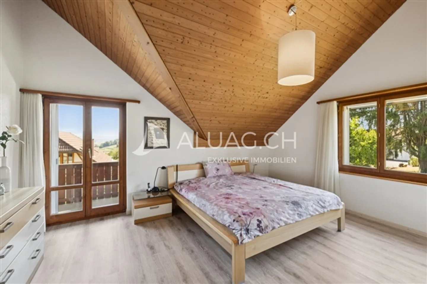 Happiness in the Midst of Green Idyllic - Photo 7 of 13