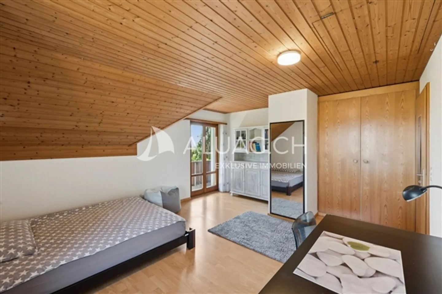 Happiness in the Midst of Green Idyllic - Photo 8 of 13