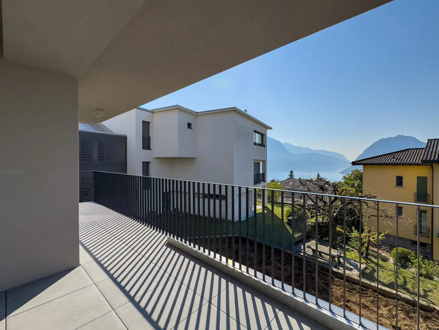 Modern 3.5-room apartment with lake view newly built in Massagno - Photo 8 of 13