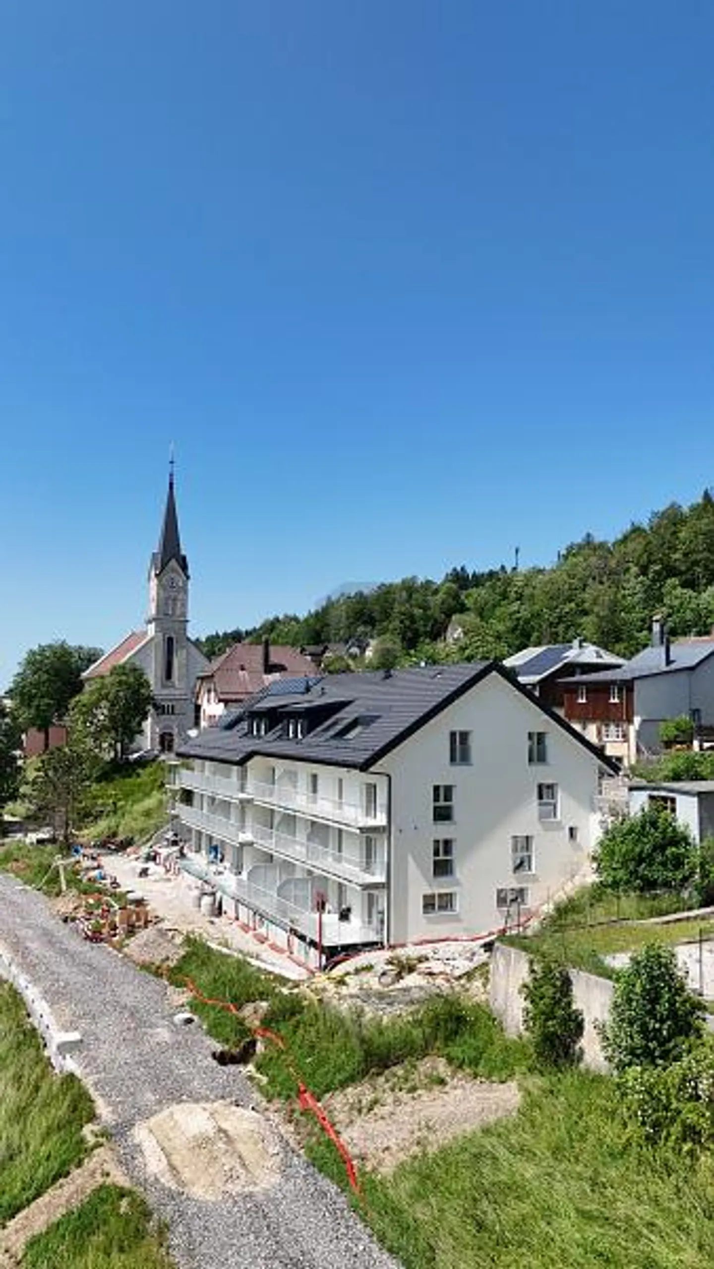 NEU MIT GERÄUMIGEM BALCON (LOT 13/15) - Photo 1 sur 6